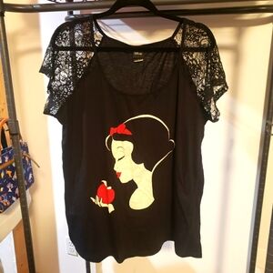 Torrid Snow White Tshirt w/Lace Sz 2X